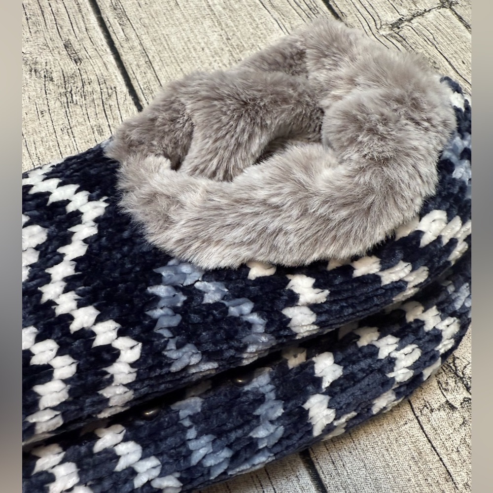 NWT! super soft plush ankle slippers. Women’s size L/XL. Unisex design.
